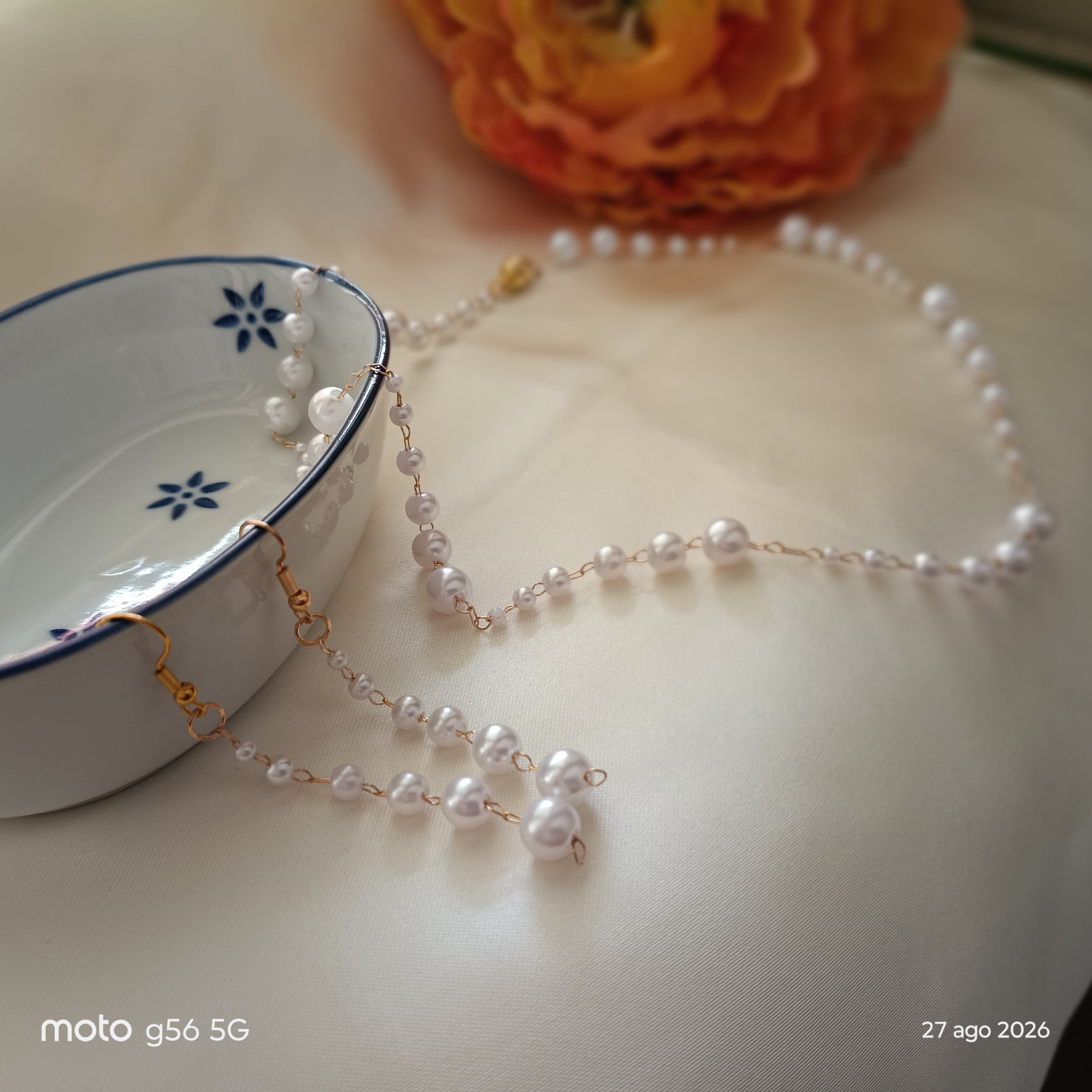 Set collana  ed orecchini pendenti di perle