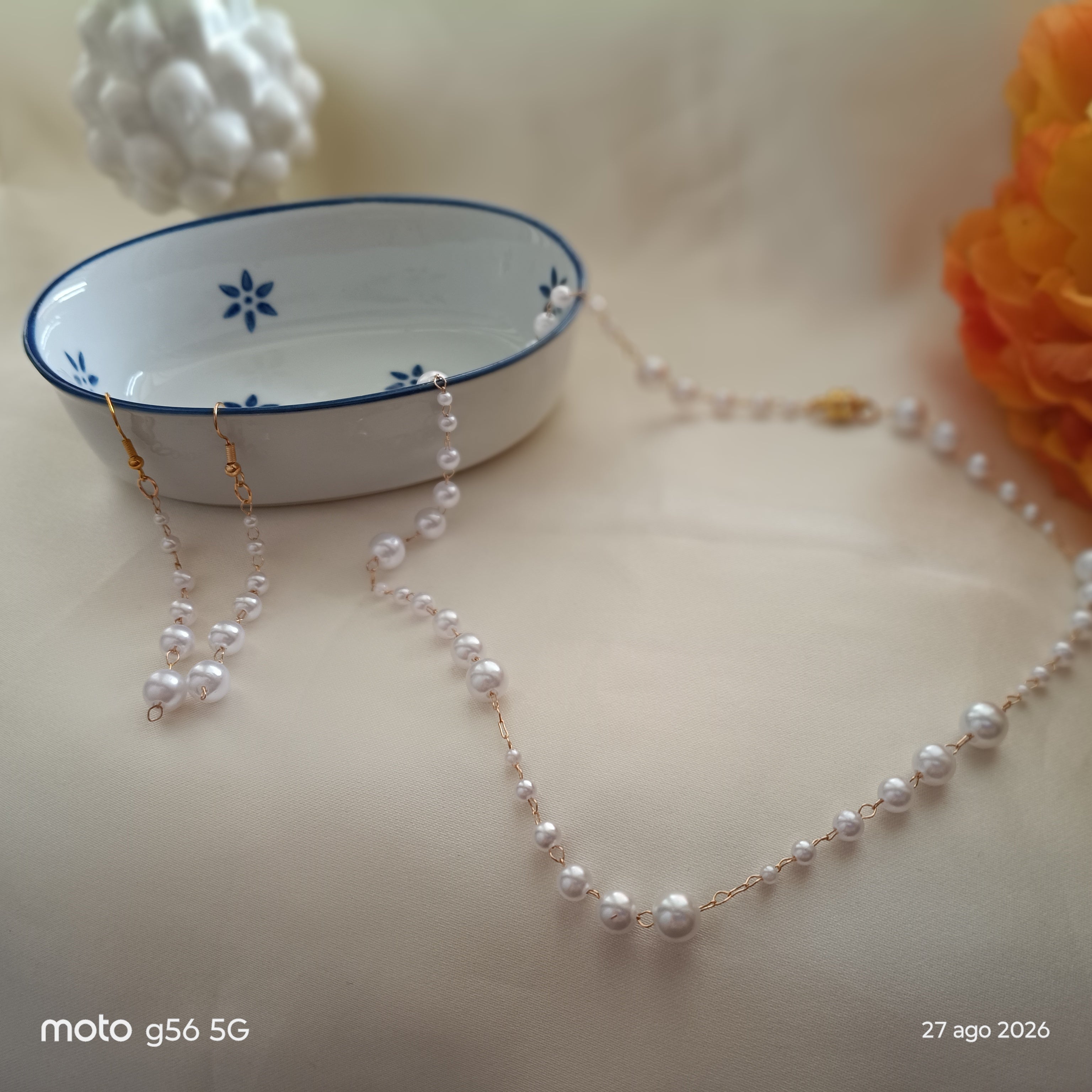 Set collana  ed orecchini pendenti di perle