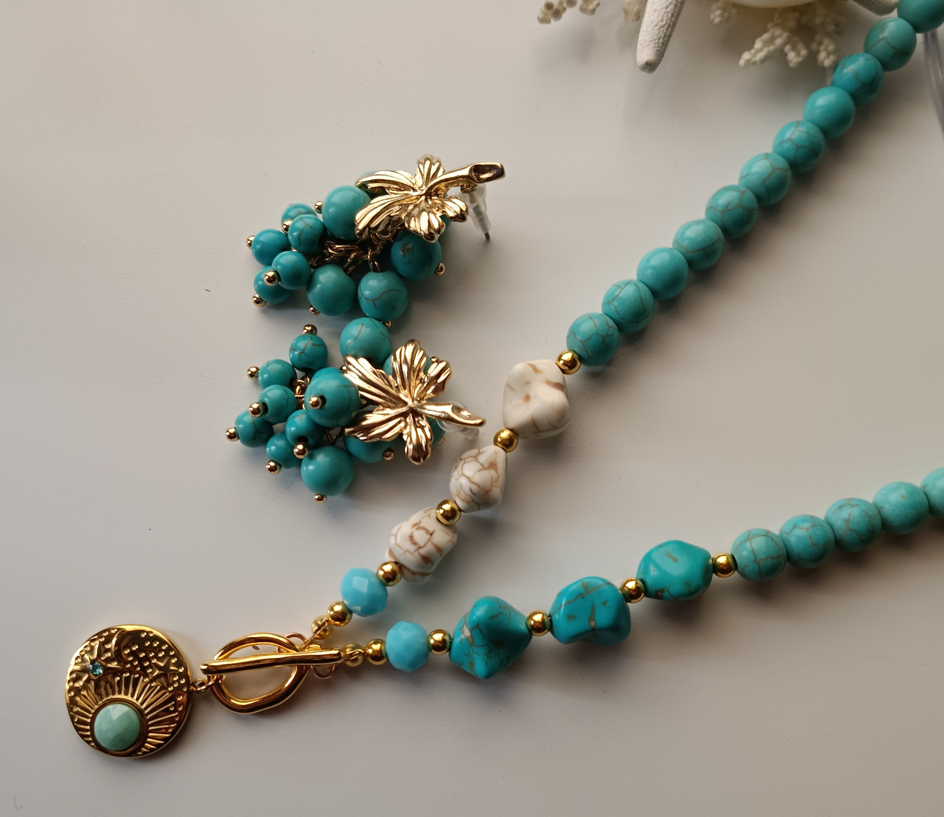 Set collana e orecchini armoniosi