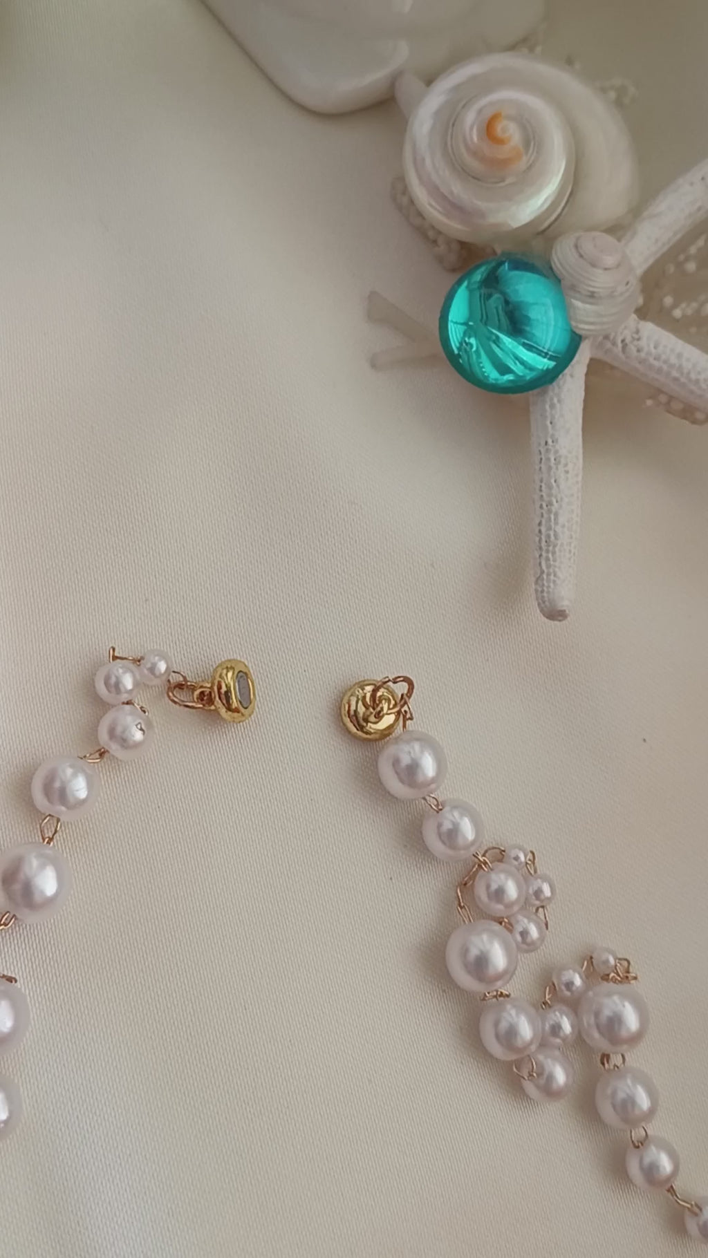 Set collana  ed orecchini pendenti di perle